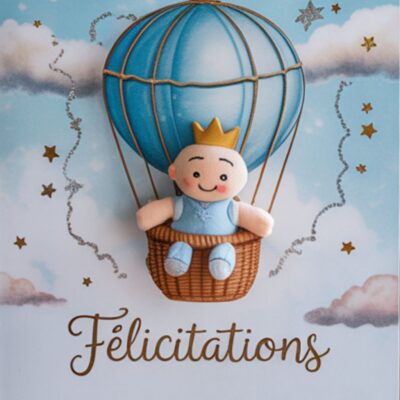 Carte de félicitations avec un bébé dans un ballon dirigeable, décorée de nuages et d'étoiles, message 